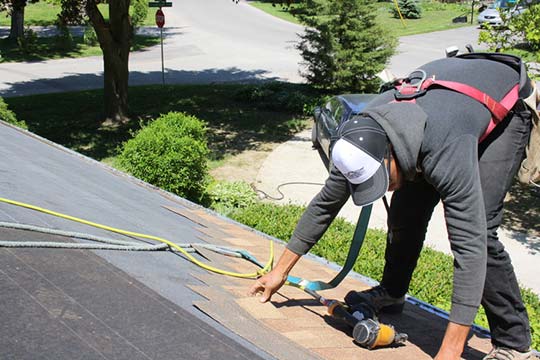 Certified roofer installing roof on London, Ontario home with Davidoff Roofing – Residential roofing company 