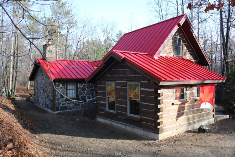 Metal roof installed in London, Ontario by Davidoff Roofing