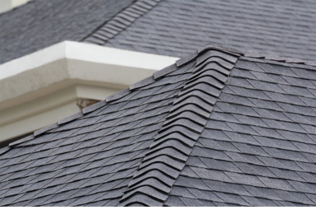 Roof of a house with dimensional shingles by Davidoff Roofing