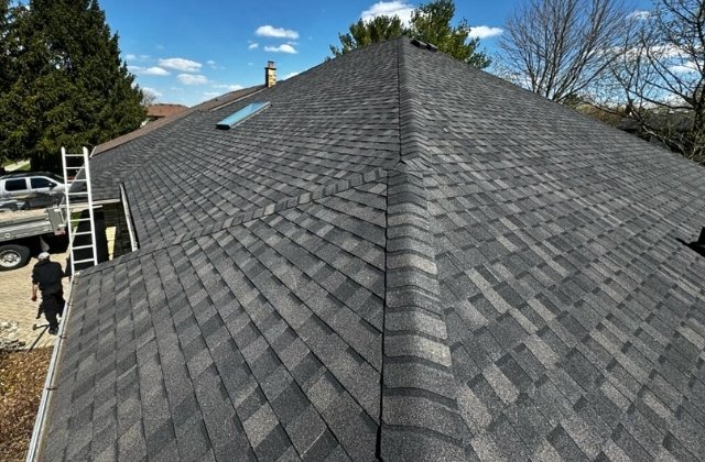 Stunning roof with asphalt shingles installed for a home in London, Ontario.